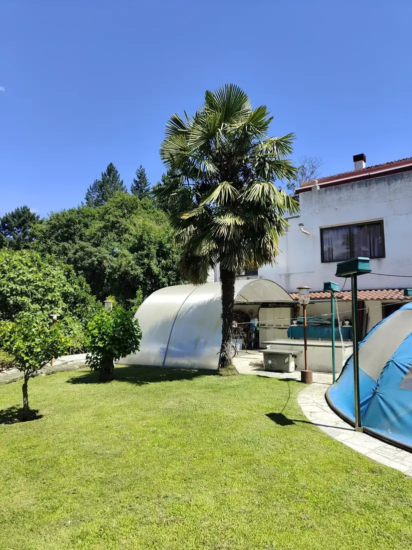 Jardín cuidado por jardineros en Ourense